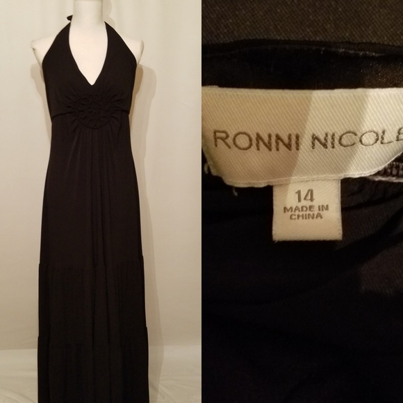Ronni Nicole Dresses & Skirts - Black halter dress